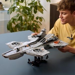 Set LEGO Marvel S.H.I.E.L.D. Helicarrier 3057 piese cu 6 minifigurine - Img 8
