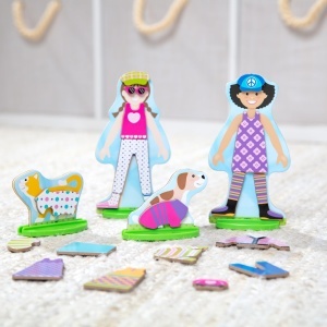 Set magnetic de papusi din lemn Melissa Doug - 78 accesorii, cu suport si cutie de depozitare - Img 9