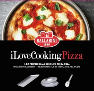 Set Piese pentru Pizza Ballarini 4 piese, 2 tavi 28 si 32 cm, 1 tava rectangulara, 1 cutit