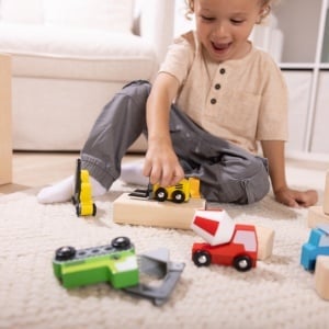Set vehicule de constructii din lemn Melissa Doug, 7 piese, multicolor - Img 7