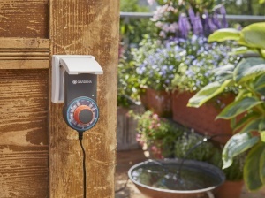 Sistem automat de irigare Gardena Balkon Bewasserung 1407-20 13 programe pentru pana la 6 m de jardiniere - Img 3