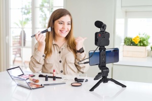 Stativ pentru Smartphone Grundig cu Lampa si Microfon, Negru, pentru Telefoane de 53-84 mm - Img 6