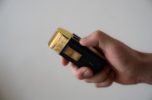 Wahl Travel Shaver Gold Edition - Aparat de ras electric fara fir si reincarcabil pentru barbati, ideal pentru calatorii, taierea parului si a barbii, compact si portabil - Img 3