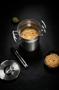 Zgura de Bucatarie Fissler Original-Profi, Inox, Cu Maner din Silicon - Img 2
