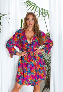 Rochie scurtă florală cu decolteu în V și cordon în talie – model colorat, lejeră, elegantă