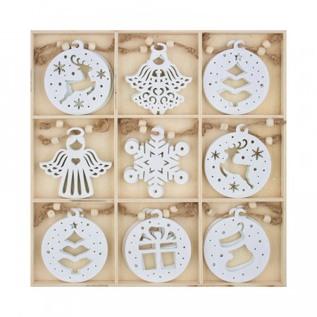 Set 27 ornamente de brad - albe gravate din lemn, in cutie cadou, 6 cm