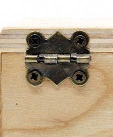 Cutiuta din lemn esenta tare si capac cu balamale, 8 x 8 x 5 cm