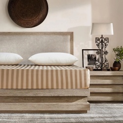 Cearceaf cu elastic Luowei Satin 200x200 cm, alb, model cu dungi