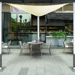Copertina triunghiulara tip parasolar Bellevous, 2 x 2 x 2 m, Impermeabila, Protectie UV, pentru Balcon/Terasa/Gradina, Poliester, Crem - Img 5