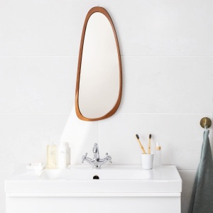 Oglinda decorativa de perete Navaris, asimetrica, rama din lemn de fag, montaj vertical/orizontal, potrivita pentru baie, dormitor si living, 60 x 24.5 cm - Img 4
