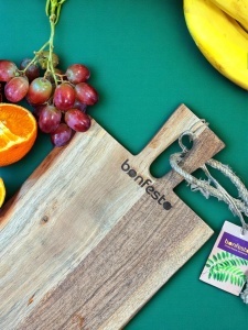 Tocator dreptunghiular cu maner din lemn natural de Acacia, Bonfesto®, 40 x 15 x 1.5 cm - Img 2