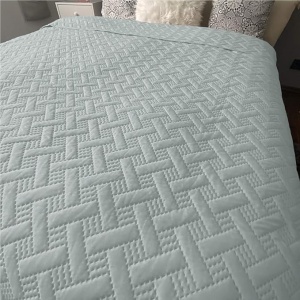 Cuvertura de pat si canapea matlasata HOMELEVEL, 200 x 220 cm, poliester, Verde menta