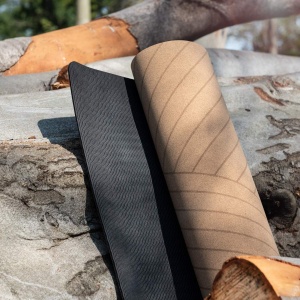 Saltea de yoga Navaris, 183 x 61, din pluta, design cu linii, antiderapanta, Maro - Img 2