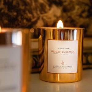 Lumanare parfumata Benevolence LA, eucalipt si portocala, 227 g, sticla rose gold, ardere 45 ore - Img 5