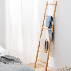 Suport pentru prosoape Navaris, tip scara, din bambus, 6 trepte, 170 x 56 cm, Maro Deschis