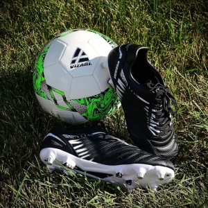 Ghete Fotbal Vizari Valencia, cu Crampoane, pentru Teren Natural, Talpa TPU, Usoare, Confort Ridicat, Marime 44.5, Negru/Alb - Img 4
