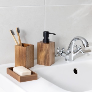 Set accesorii baie Navaris, 3 piese, dispenser sapun lichid, suport periute dinti si sapuniera, din lemn de acacia, rezistent la umezeala, Maro inchis - Img 3