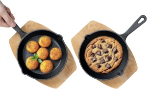 Set 2 mini tigai din fonta Navaris, 10.2 x 2.5 cm, suport din lemn, compatibile inductie/cuptor/gratar, rezistente la temperaturi ridicate, Negru
