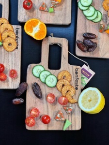 Set 4 platouri de servire hamburger, cu maner din lemn natural de Acacia, Bonfesto®, 25 x 15 x 1 cm - Img 4