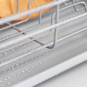Scurgator de vase Navaris, 42.5 x 31.5 x 14 cm, din metal, manere din bambus, tava scurgere, suport detasabil pentru tacamuri, Gri - Img 2