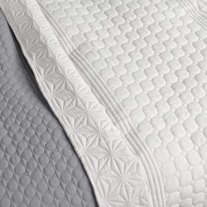 Cuvertura de pat sau canapea reversibila HOMELEVEL, 170 x 220 cm, matlasata, cu doua fete, poliester, Alb/Gri - Img 2