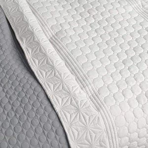 Cuvertura de pat sau canapea reversibila HOMELEVEL, 200 x 220 cm, matlasata, cu doua fete, poliester, Alb/Gri - Img 2