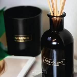 Difuzor cu betisoare Benevolence LA pentru casa, 120 ml, cu parfum relaxant de trandafir si lemn de santal, cutie de cadou, Decor pentru casa - Img 3