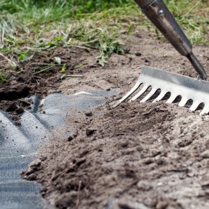 Folie agrotextila Navaris, antiburuieni, polipropilena, permeabila, rezistenta la UV, 100 g/m², 2 x 25 m, 50 m², Negru - Img 3