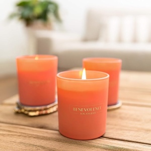 Lumanare premium din soia, Benevolence LA, aroma Orange Blossom Lotus, recipient roz, ardere 45h - Img 6