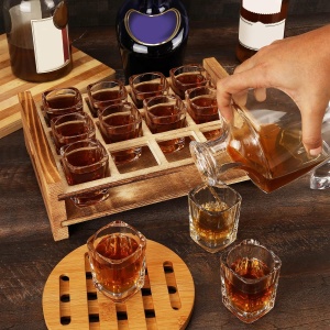 Set 12 pahare de shot Belle Vous, cu tava din lemn ars, 60 ml, suport cu manere, pentru servire bauturi, Transparent/Maro - Img 5