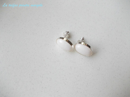 Sterling silver earstud earrings with white oval jade 14 mm - Img 2
