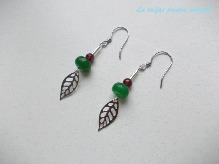 Sterling silver leaf earrings with jade and garnet - Img 2