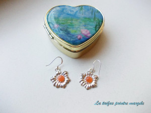Flower-shaped earrings with peach moonstone