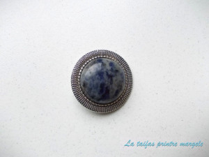 Round sodalite brooch