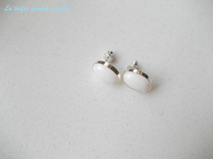 Sterling silver earstud earrings with white oval jade 14 mm - Img 2