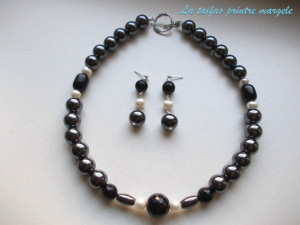 Necklace and earrings set of hematite, onyx and natural cultured white pearls
