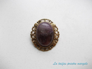 Oval amethyst golden brooch