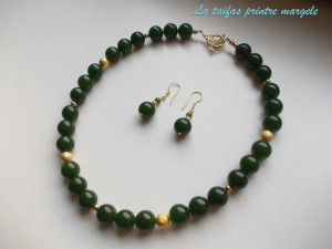 Necklace and earrings set of green agates and golden accessories