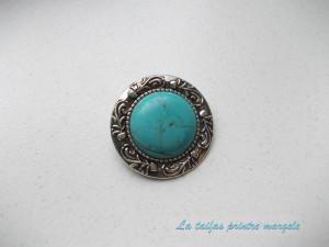 Round turquoise howlite brooch