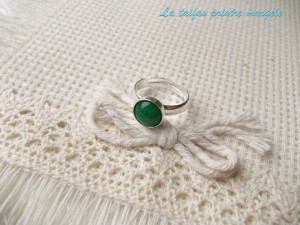 Sterling silver adjustable ring with round green agate 8 mm