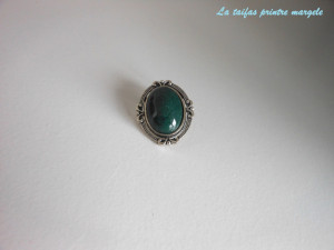 Broșă ovală cu jad verde 18 mm