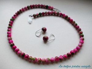 Multicolour jade necklace and earrings set