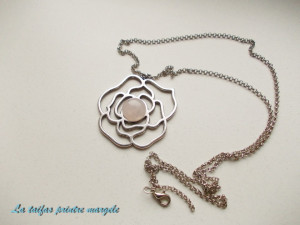 Pink quartz rose pendant