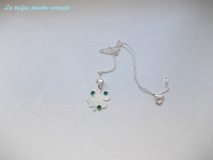 Sterling silver clover pendant with Rhinestone Swarovski Emerald