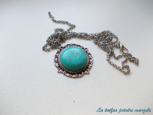 Turquoise shade hawlite round pendant