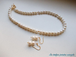White natural cultured pearl set with golden accessories
