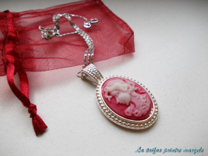 Cameo pendant necklace