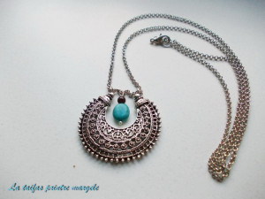 Oriental pendant necklace with blue agate