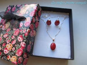 Set cercei şi pandantiv argint cu jad de munte roşu oval