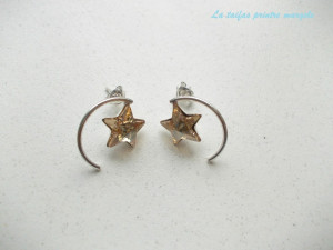 Cercei din argint cu şurub cu Cristale Swarovski stea Golden Shadow